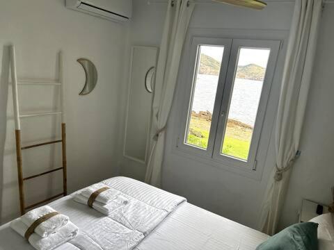 Miravent Terraza Y Jardin Frente Al Mar Menorca Apartment Fornells  Exterior photo