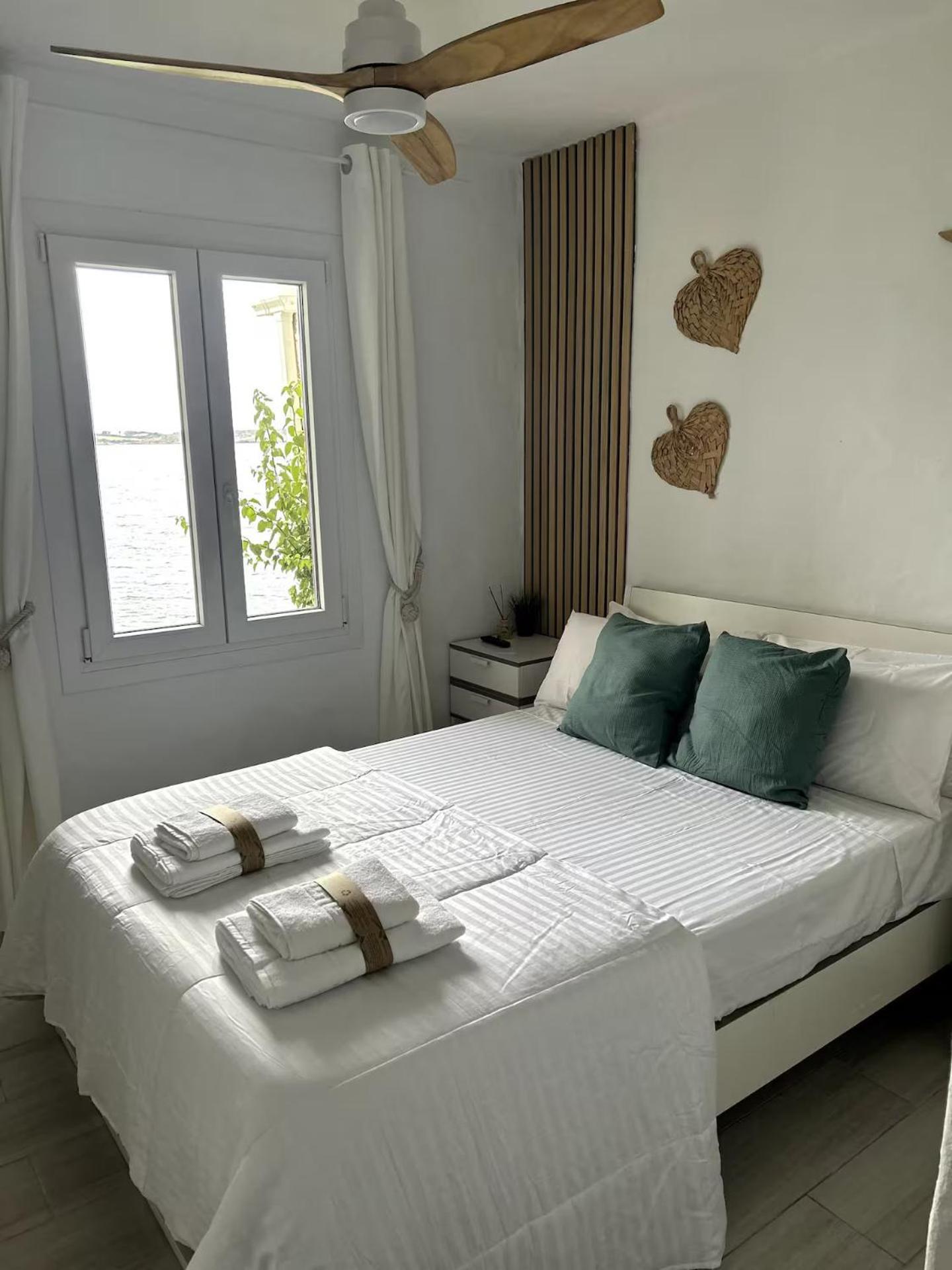 Miravent Terraza Y Jardin Frente Al Mar Menorca Apartment Fornells  Exterior photo